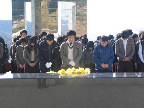 경남**고등학교 참배 이미지